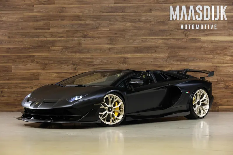 Lamborghini Aventador (2021)