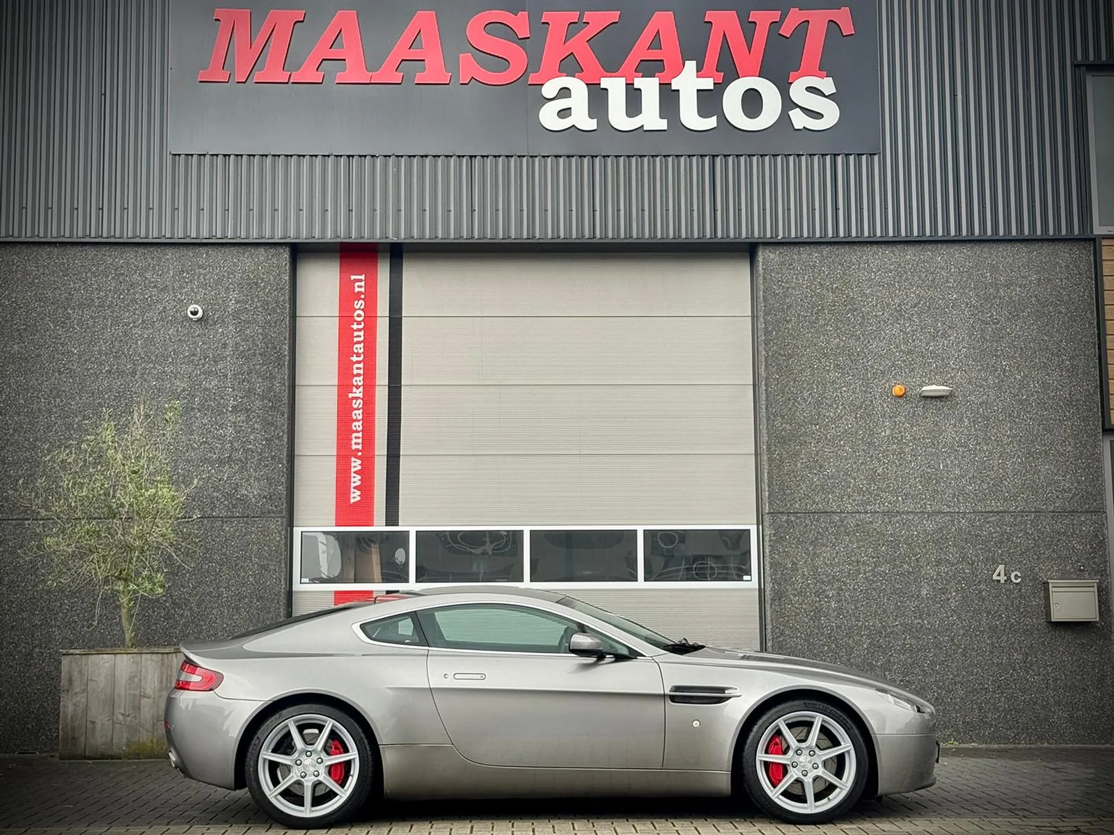 Aston Martin V8 Vantage (2008) — foto 1