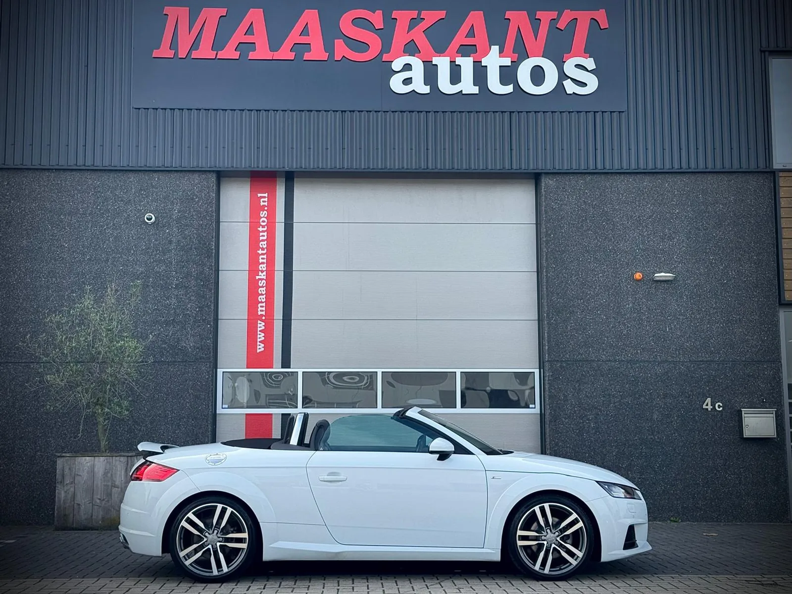 Audi TT (2015) — foto 1