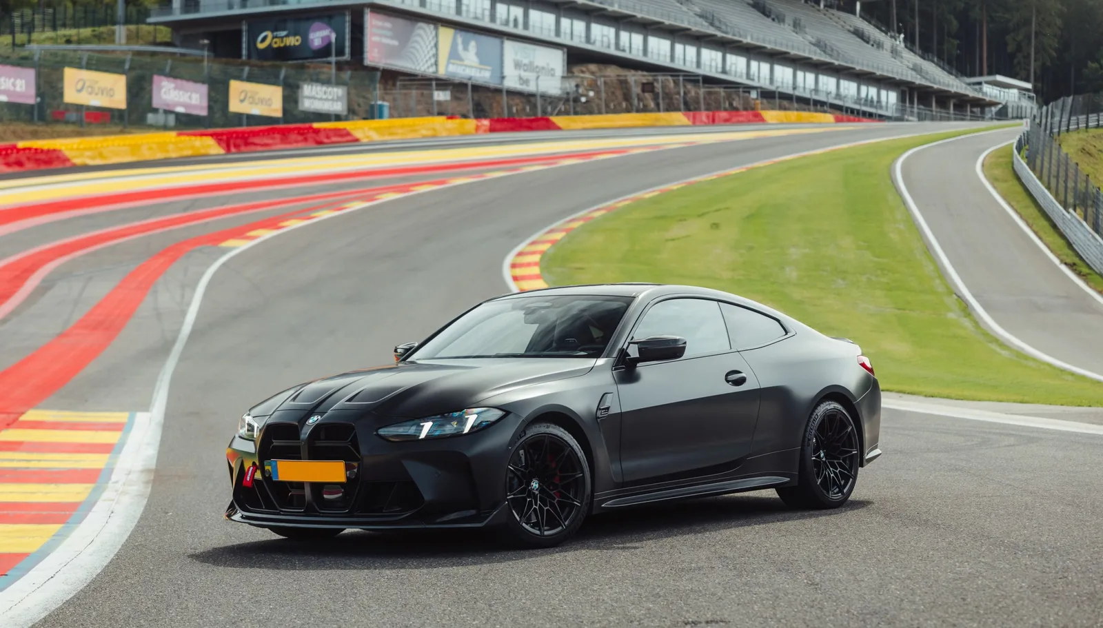 BMW M4 (2024) — foto 1