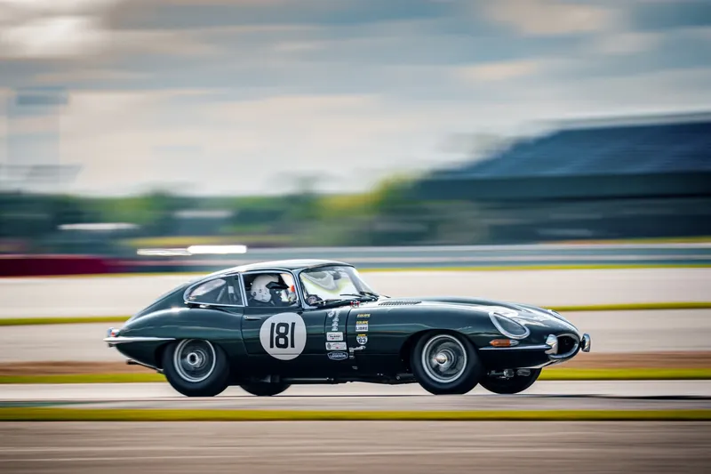 Jaguar E-Type (1961)