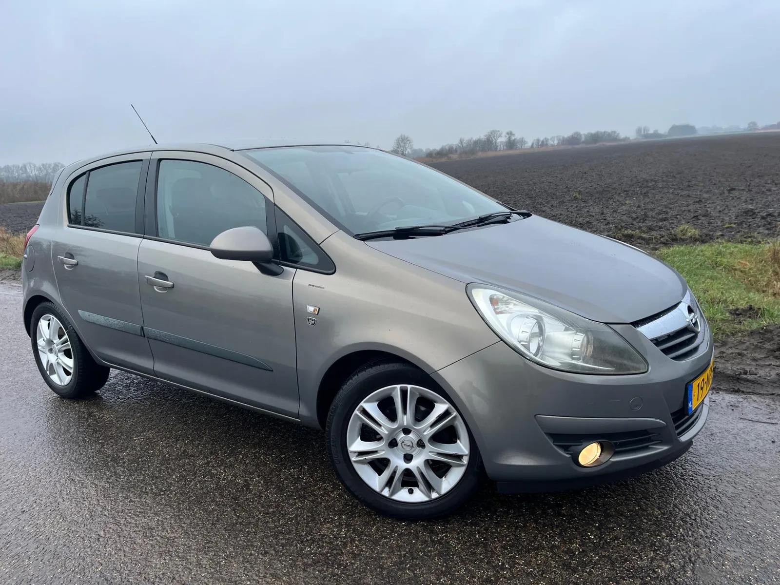 Opel Corsa (2010) — foto 1