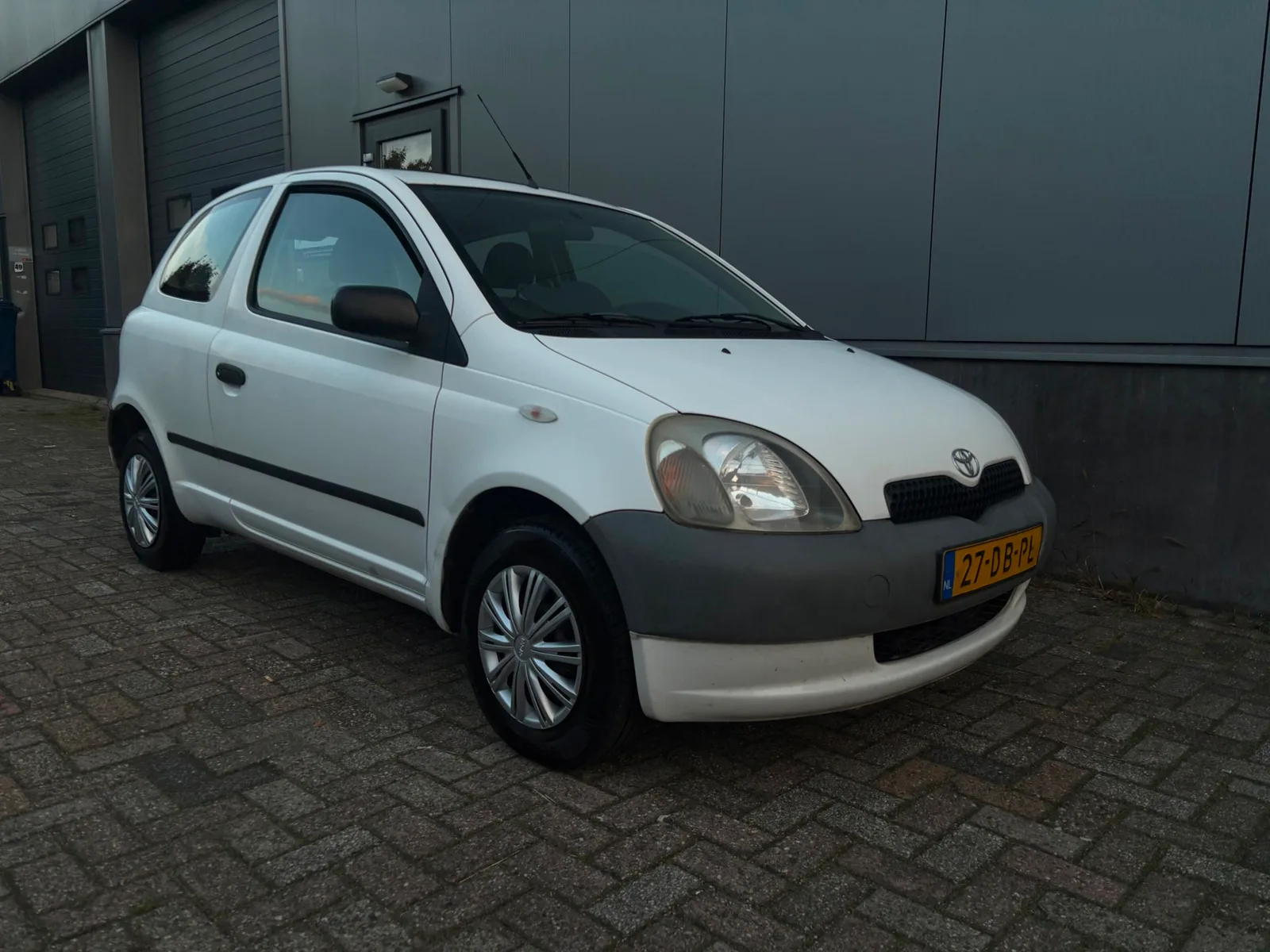 Toyota Yaris (1999) — foto 1
