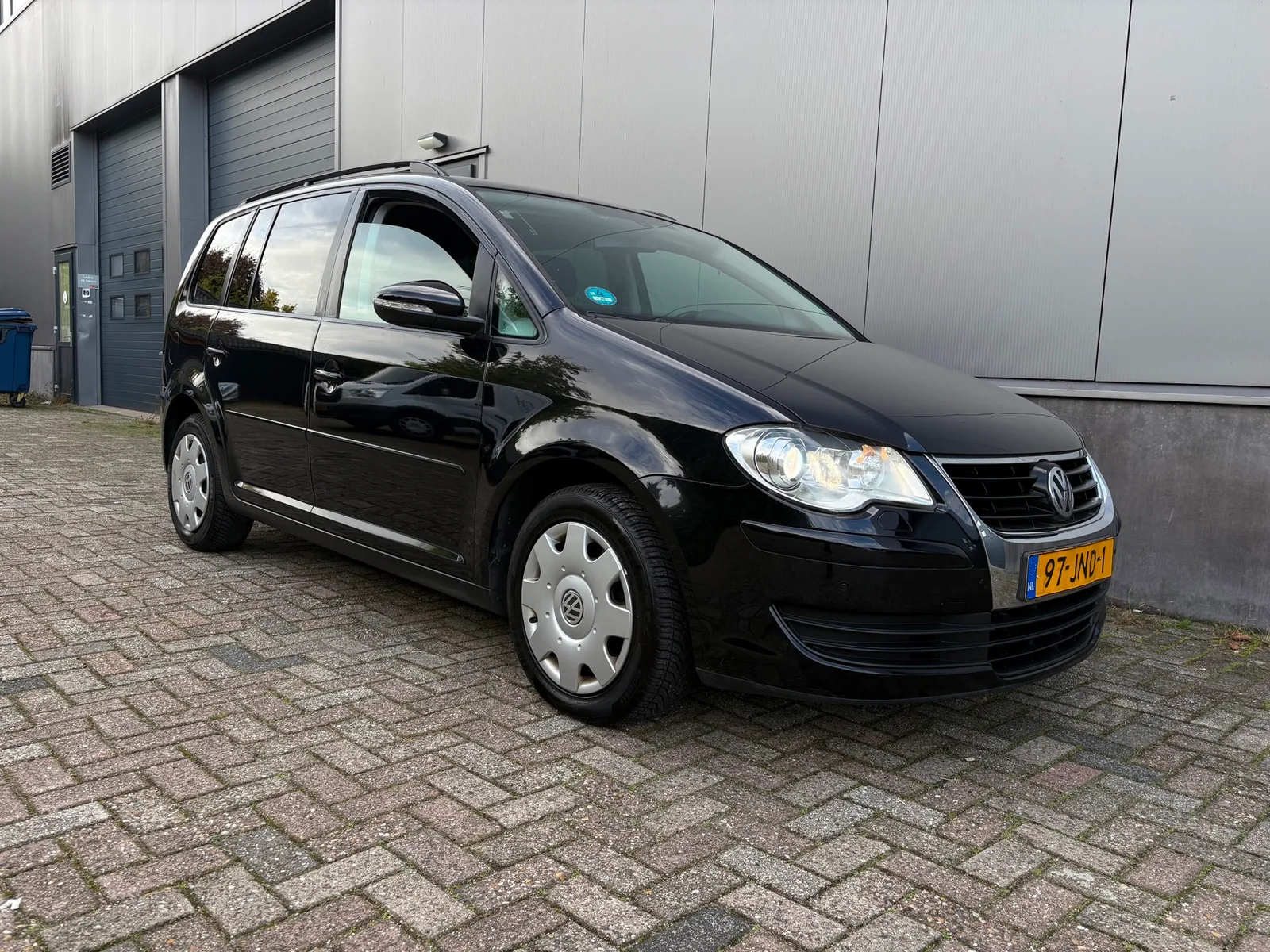 Volkswagen Touran (2009) — foto 1