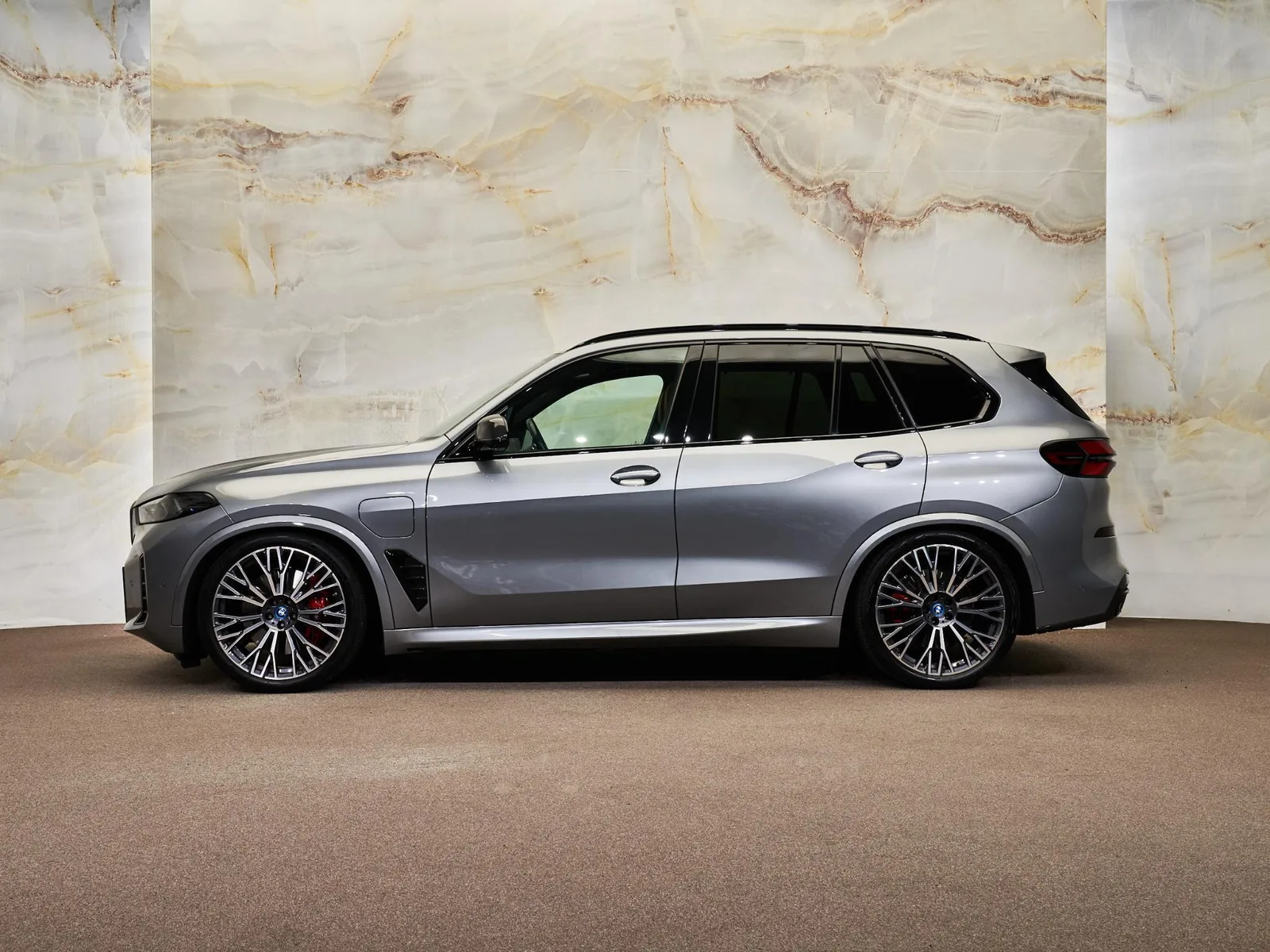 BMW X5 (2024) — foto 1