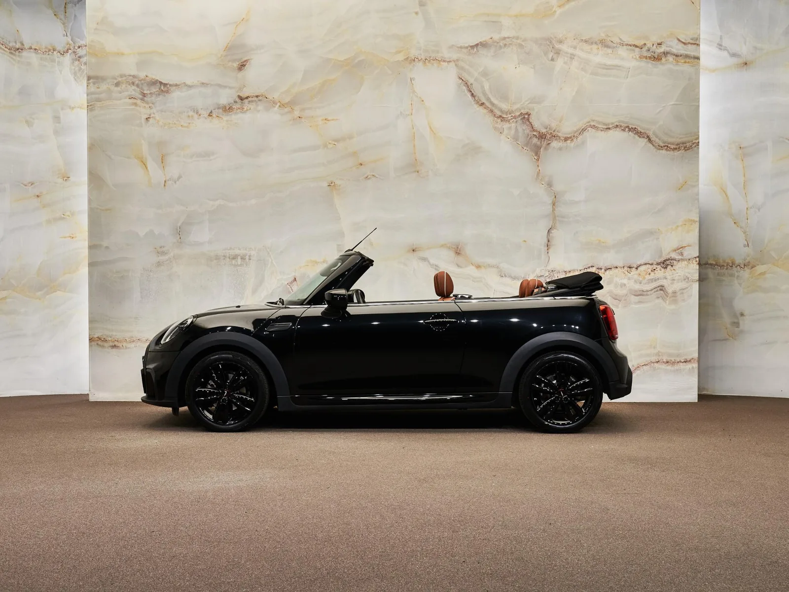 MINI Cabrio (2023) — foto 1