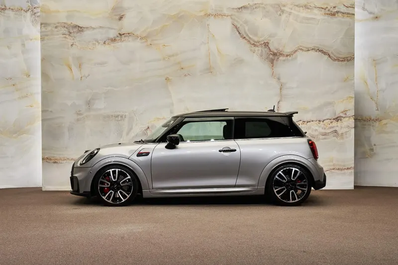 MINI Cooper (2023)