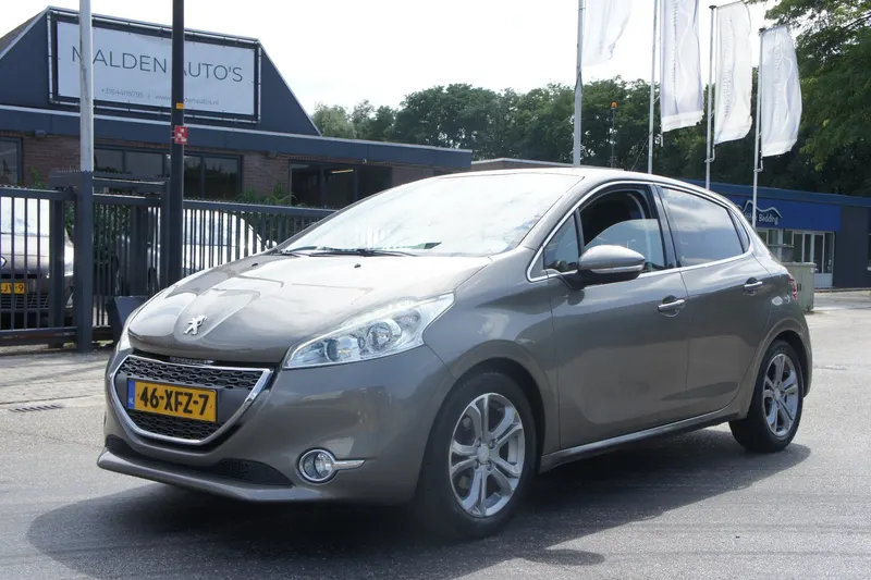 Peugeot 208 (2012)