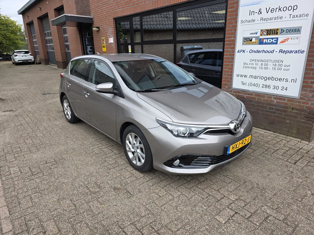 Toyota Auris (2016) — foto 1