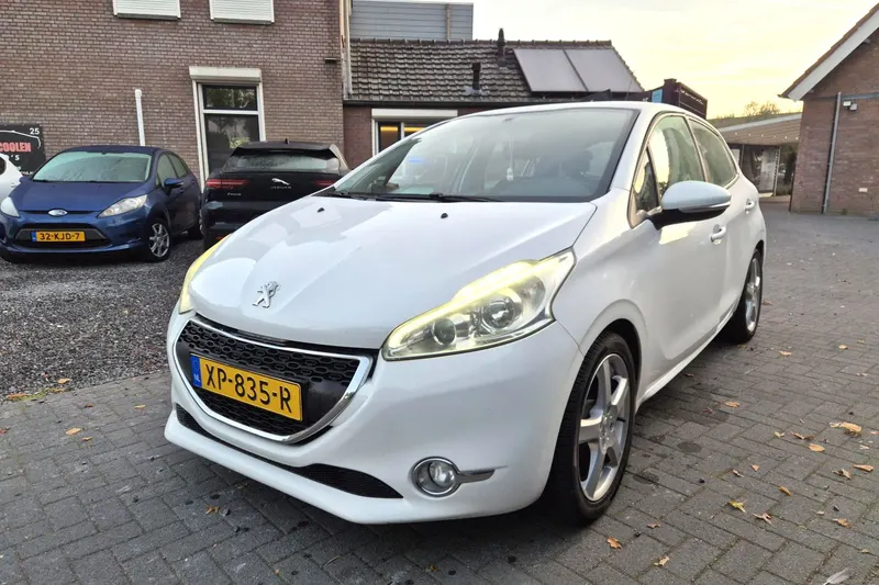Peugeot 208 (2012)