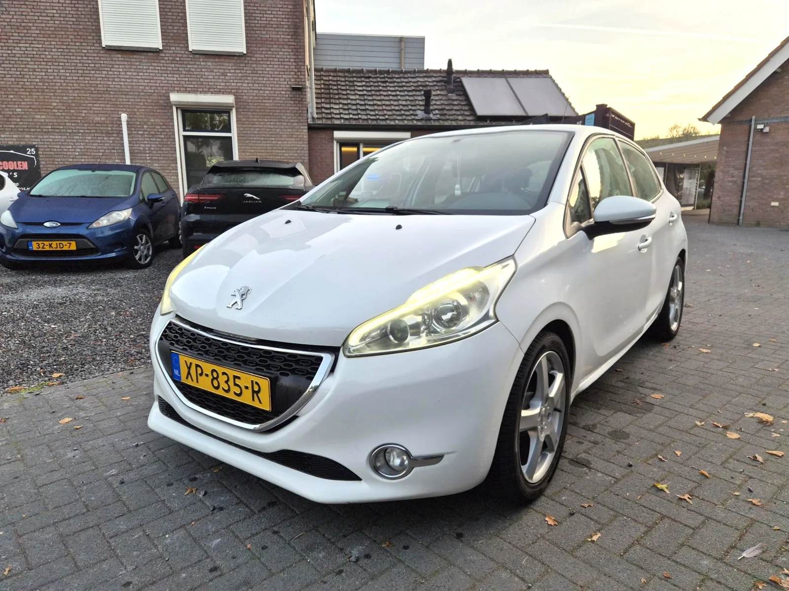 Peugeot 208 (2012) — foto 1