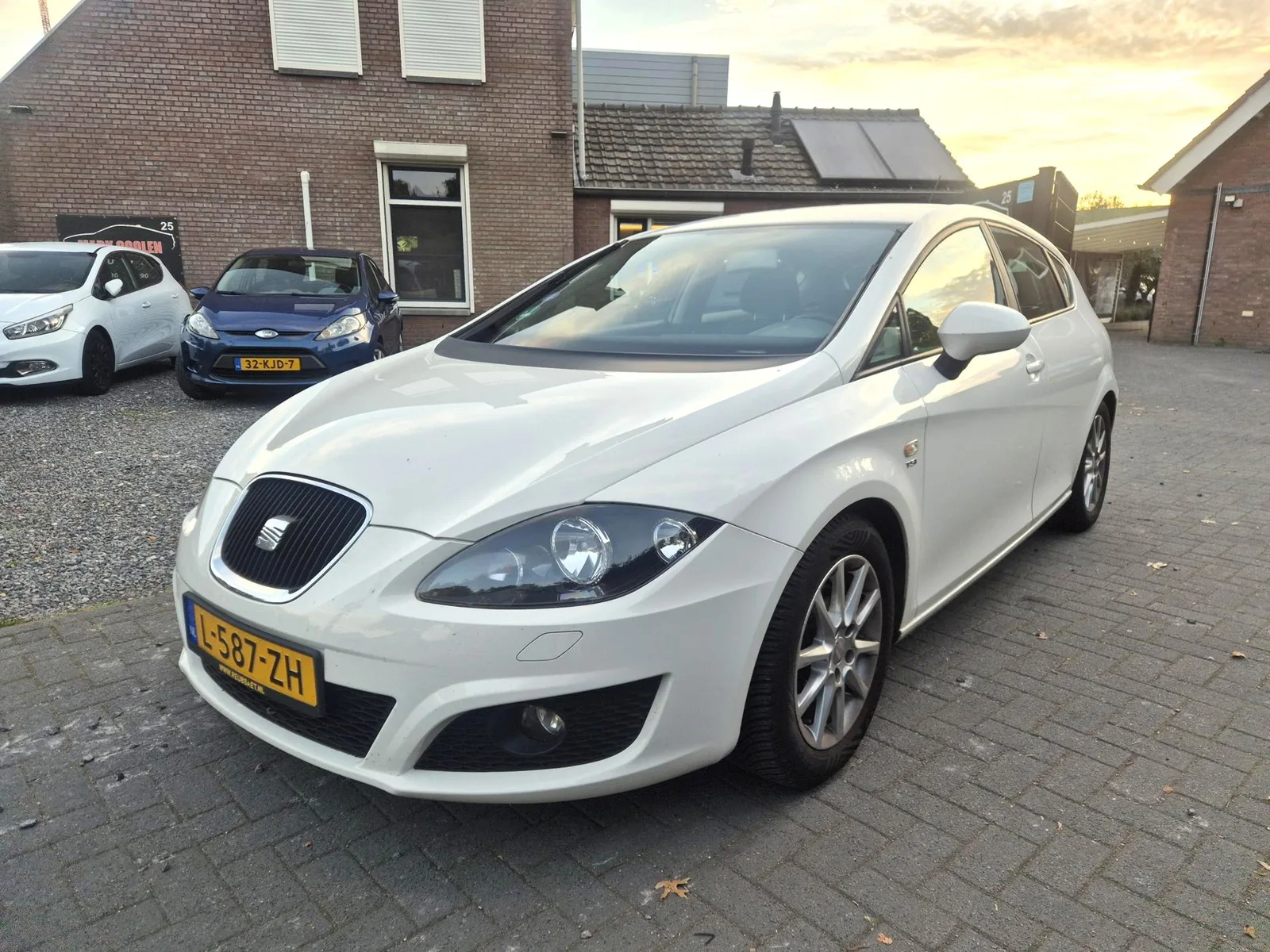 SEAT Leon (2011) — foto 1