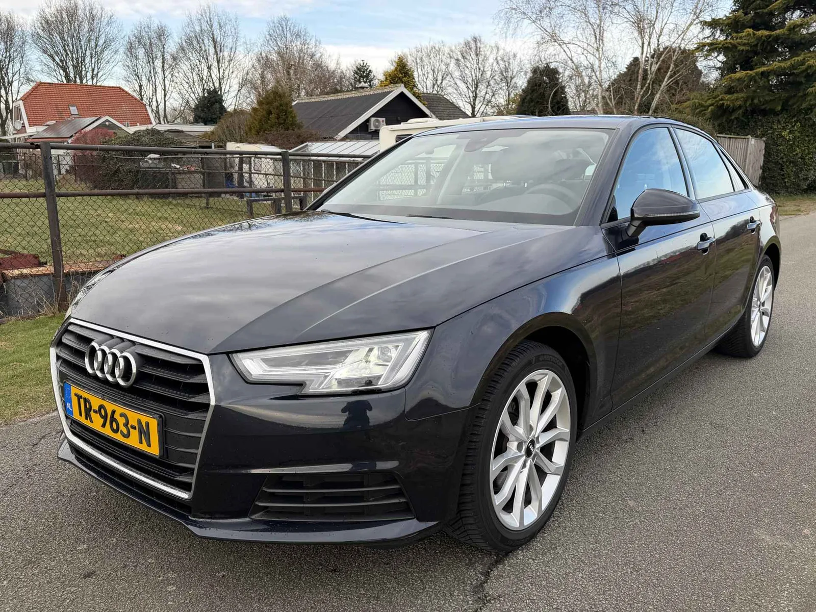 Audi A4 (2018) — foto 1