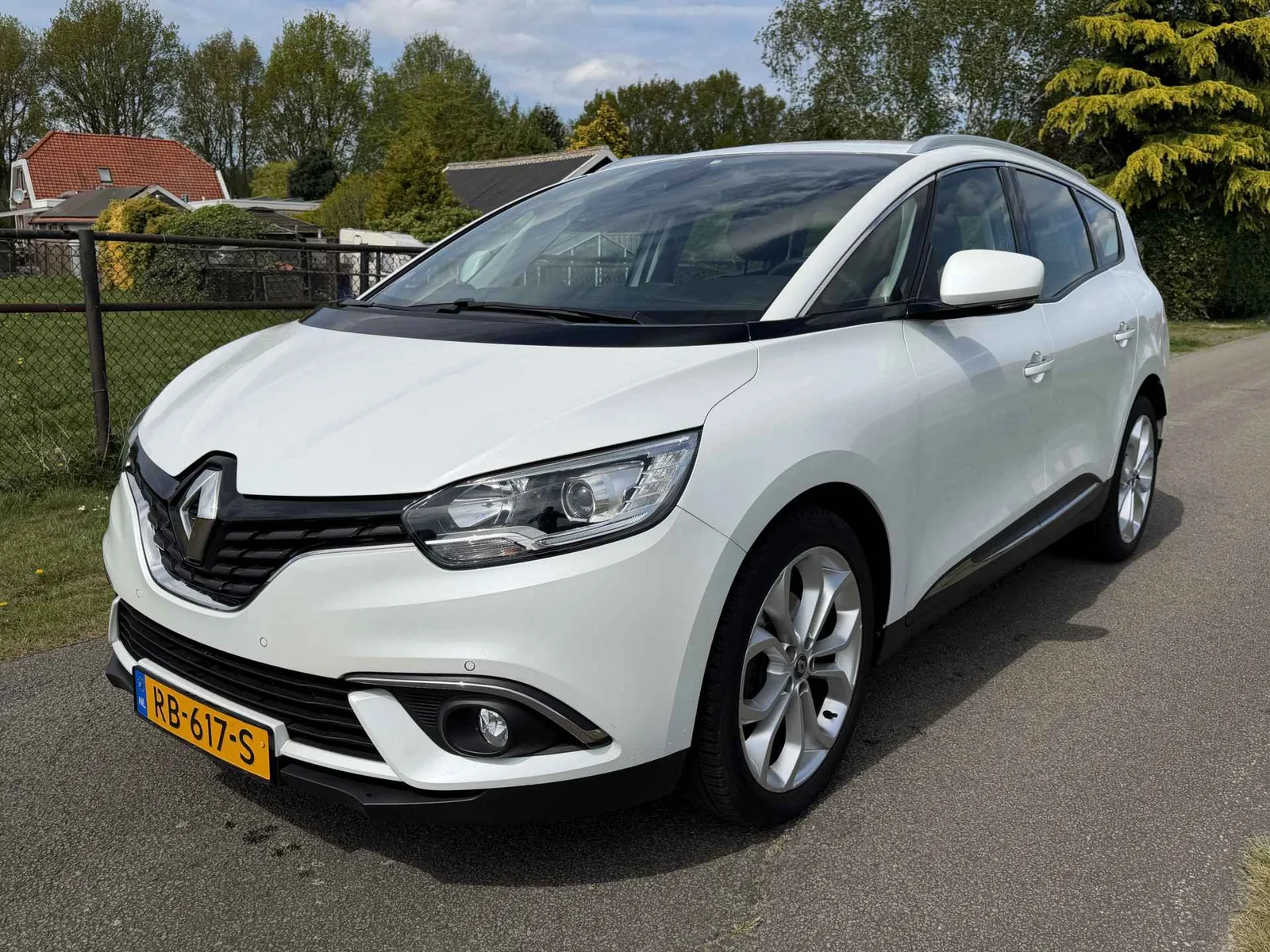 Renault Grand Scénic (2017) — foto 1