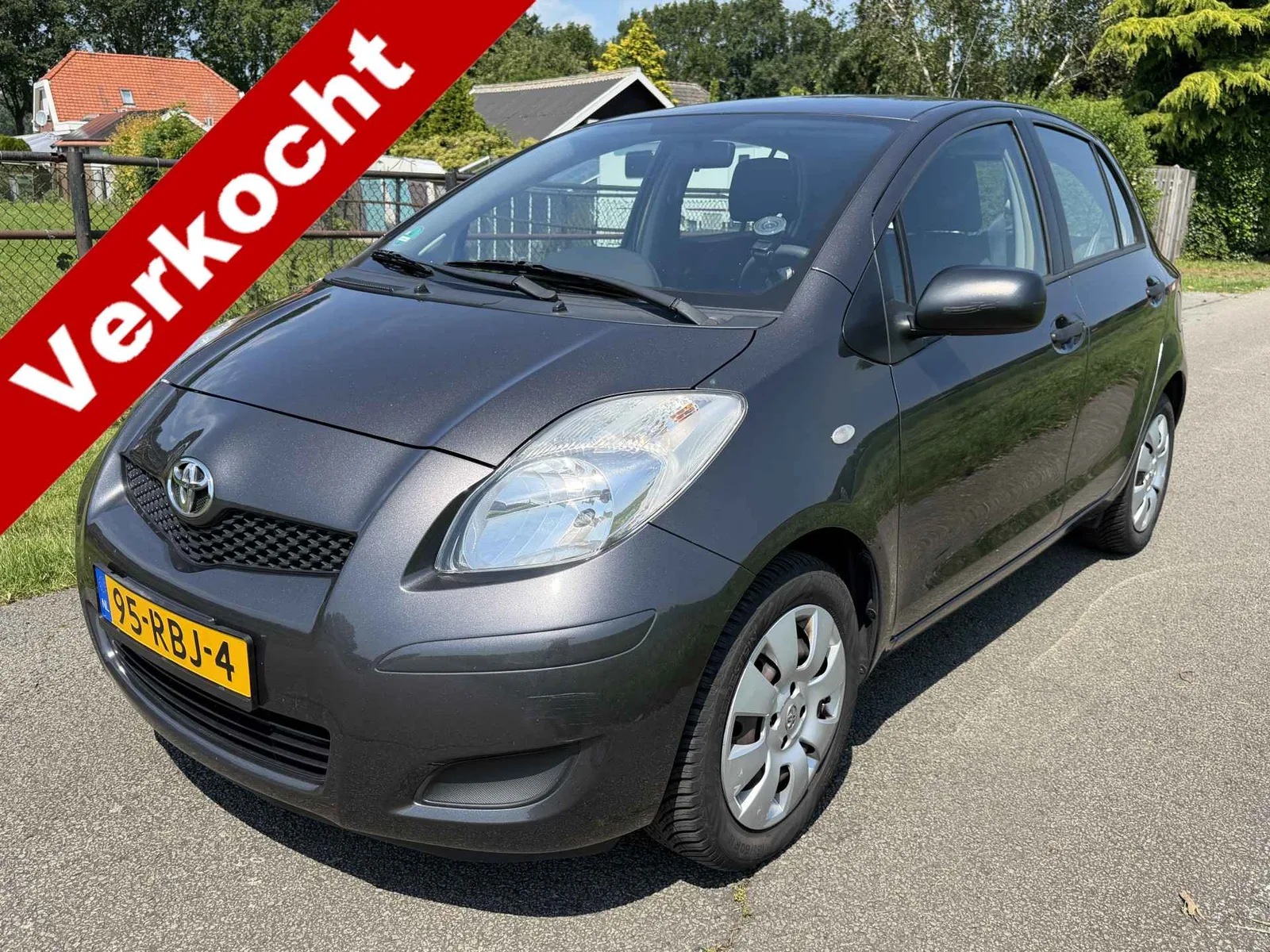 Toyota Yaris (2011) — foto 1