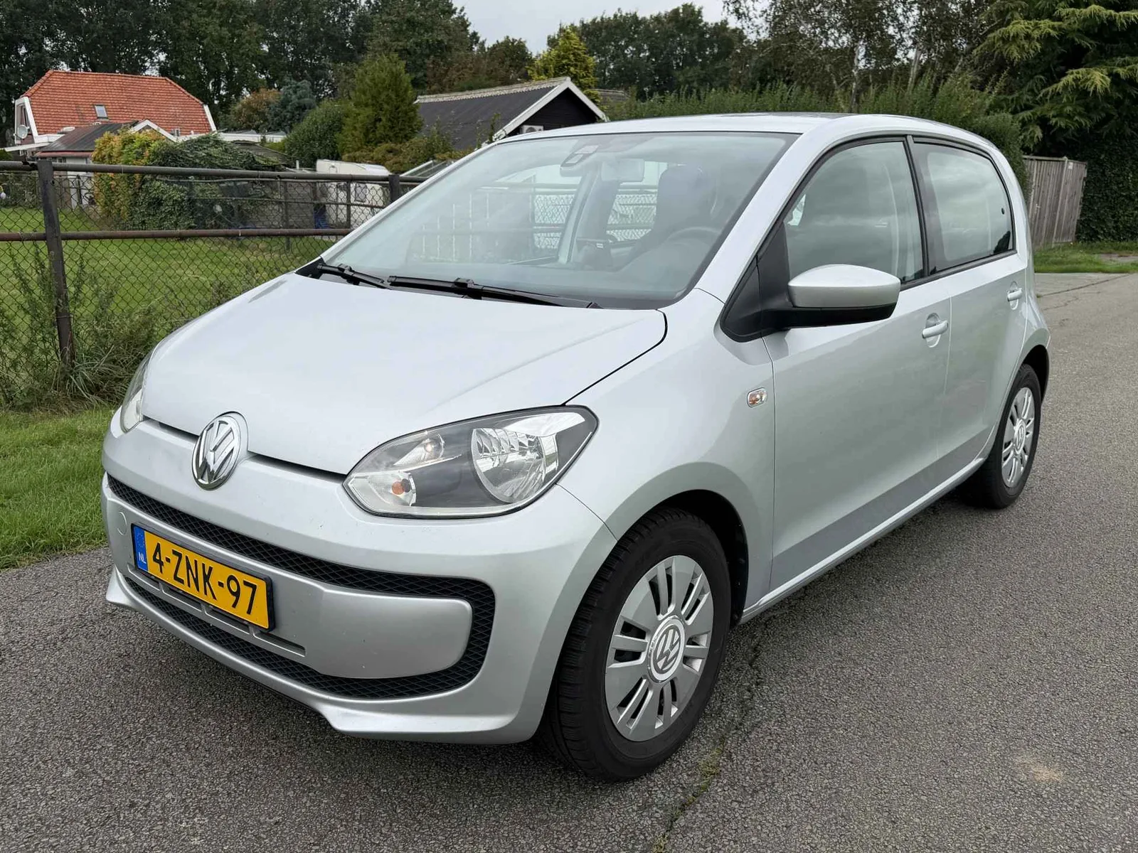 Volkswagen Up! (2015) — foto 1