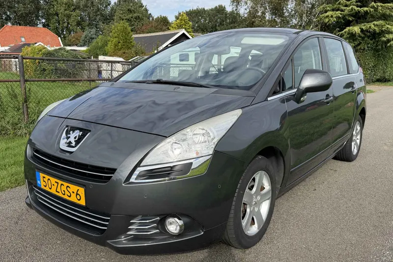 Peugeot 5008 (2012)