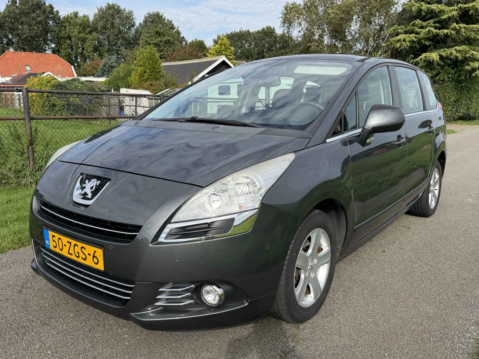 Peugeot 5008 (2012) — foto 1