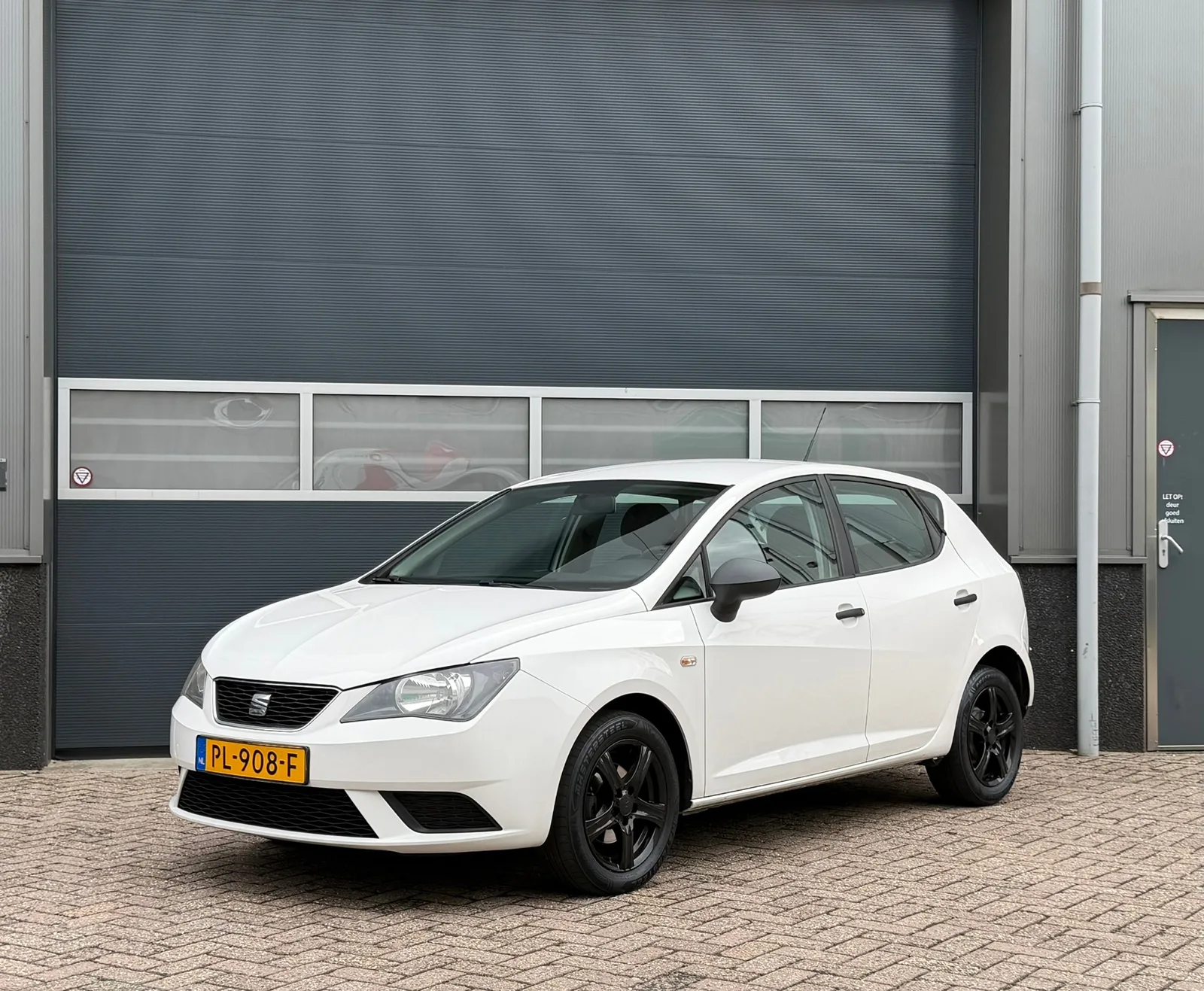 SEAT Ibiza (2014) — foto 1
