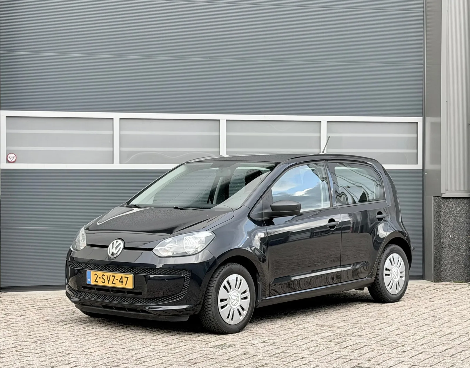 Volkswagen Up! (2013) — foto 1