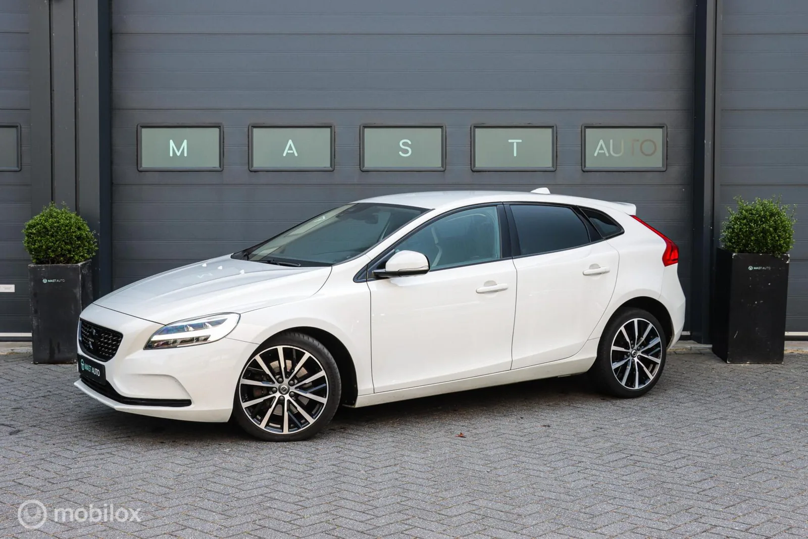 Volvo V40 (2018) — foto 1