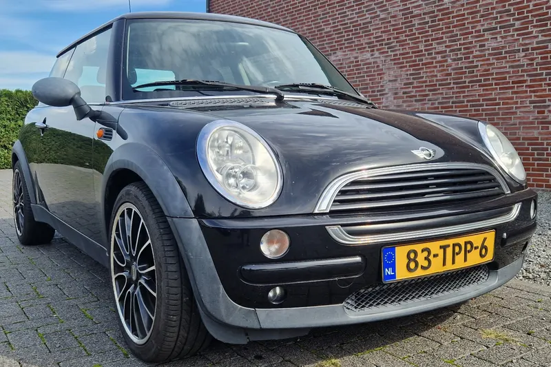 MINI One (2002)