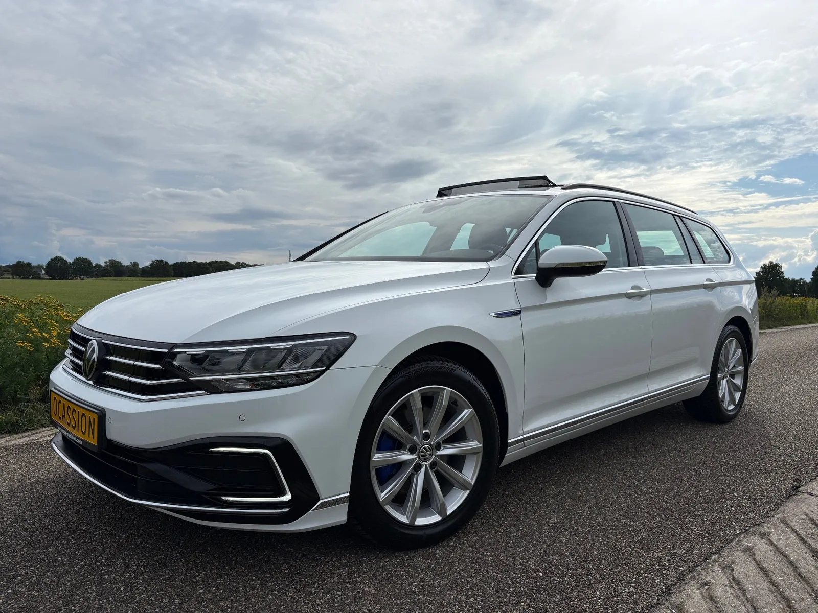 Volkswagen Passat (2021) — foto 1