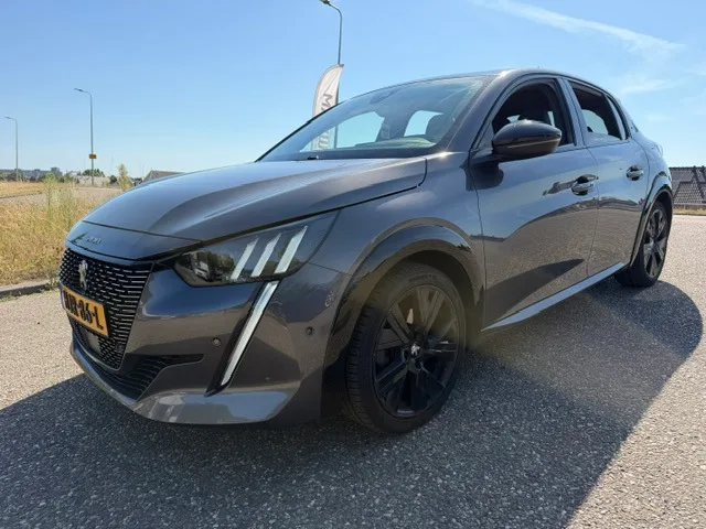 Peugeot 208 (2022) — foto 1
