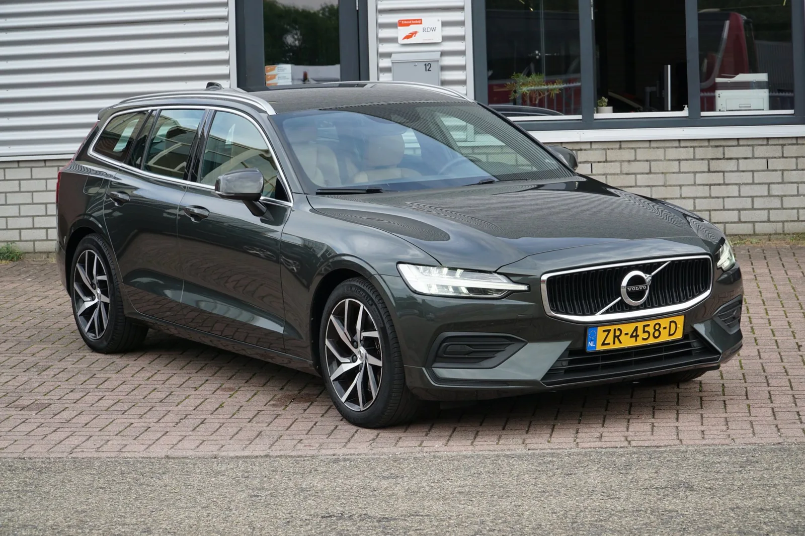 Volvo V60 (2019) — foto 1