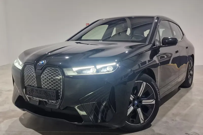 BMW iX (0)