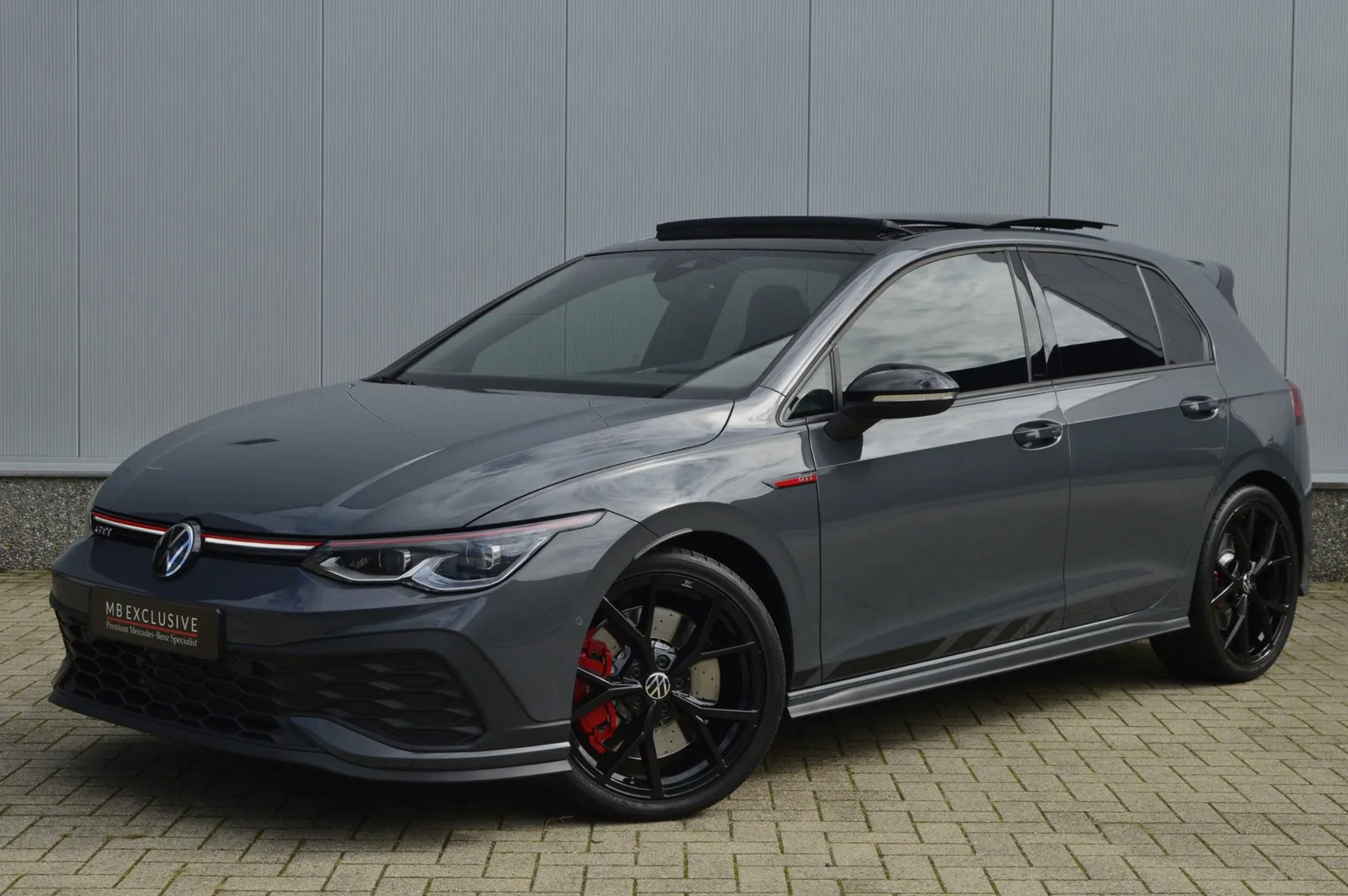 Volkswagen Golf (2023) — foto 1