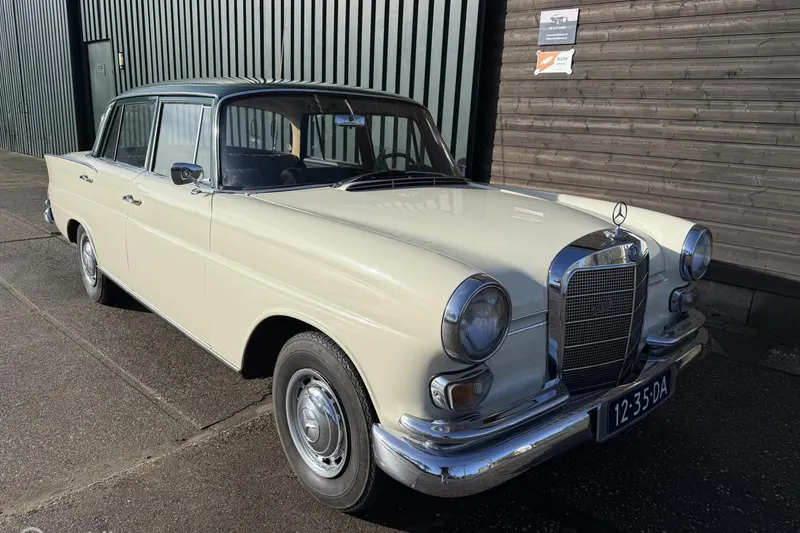 Mercedes-Benz 200-Serie (1967)