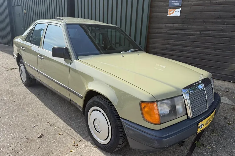 Mercedes-Benz 300-Serie (1985)
