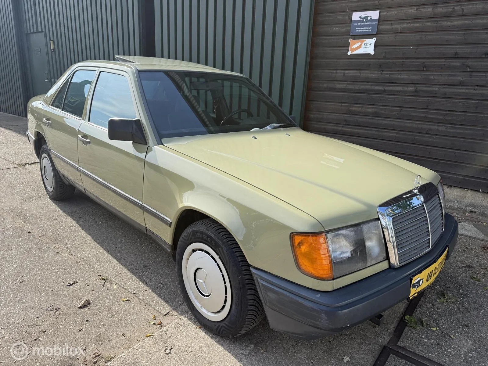 Mercedes-Benz 300-Serie (1985) — foto 1