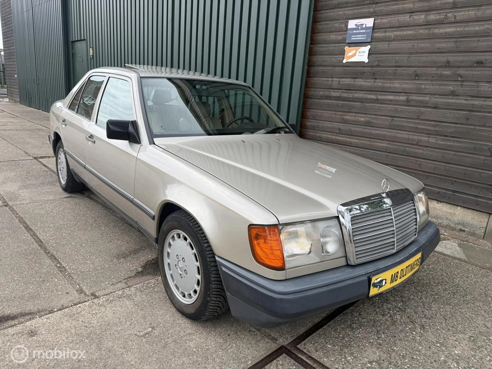 Mercedes-Benz 300-Serie (1986) — foto 1