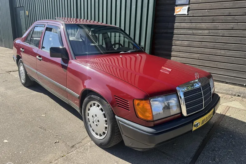 Mercedes-Benz 300-Serie (1986)