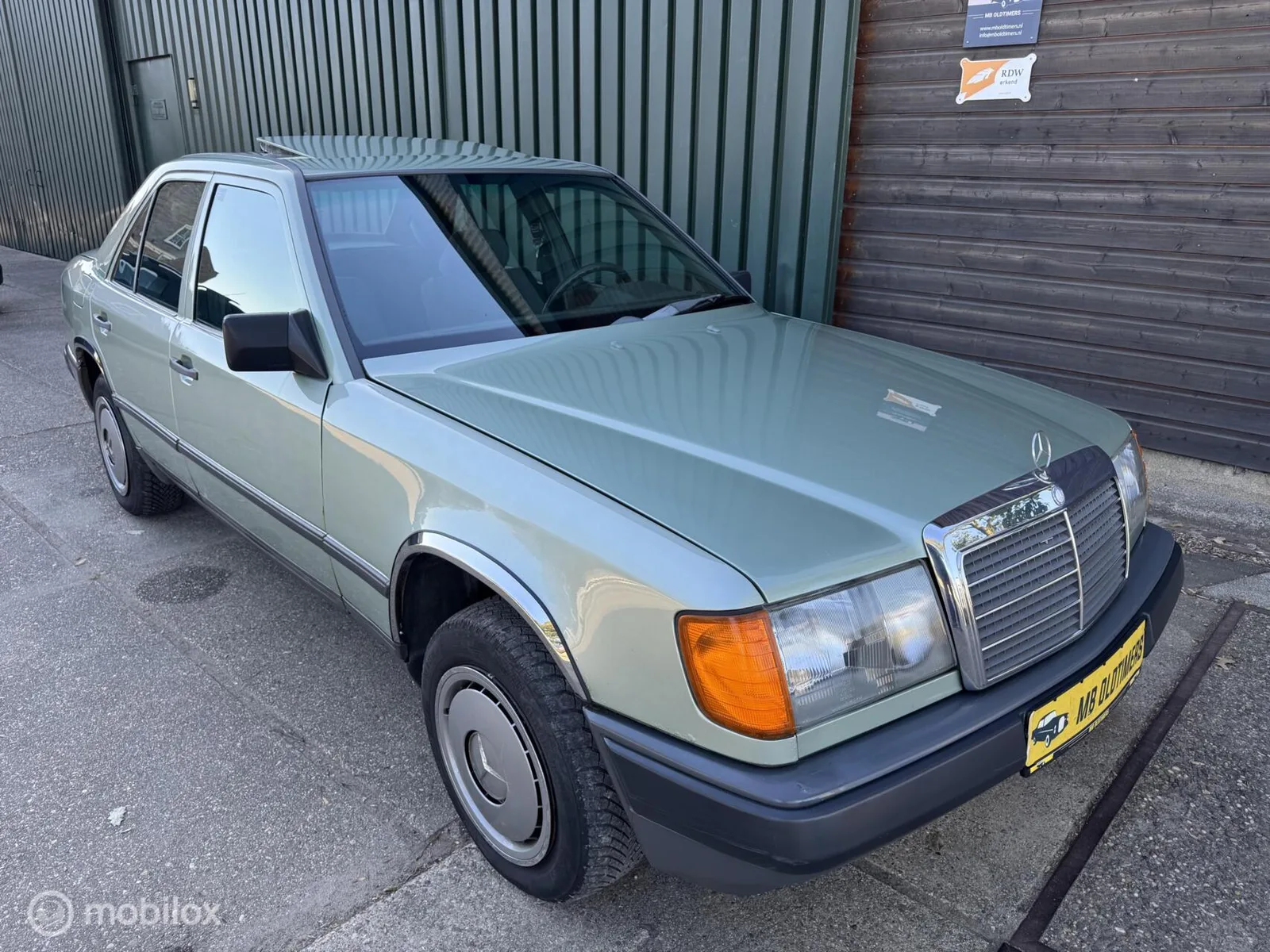 Mercedes-Benz 200-Serie (1987) — foto 1