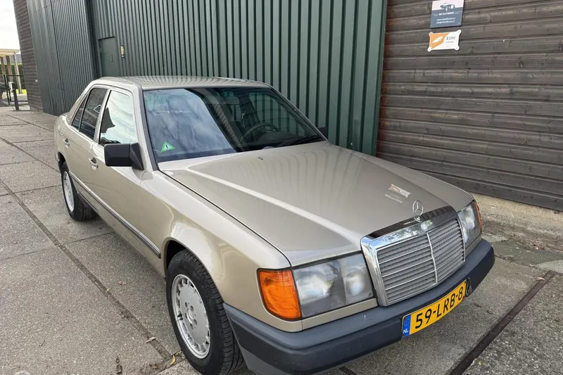 Mercedes-Benz 300-Serie (1985)