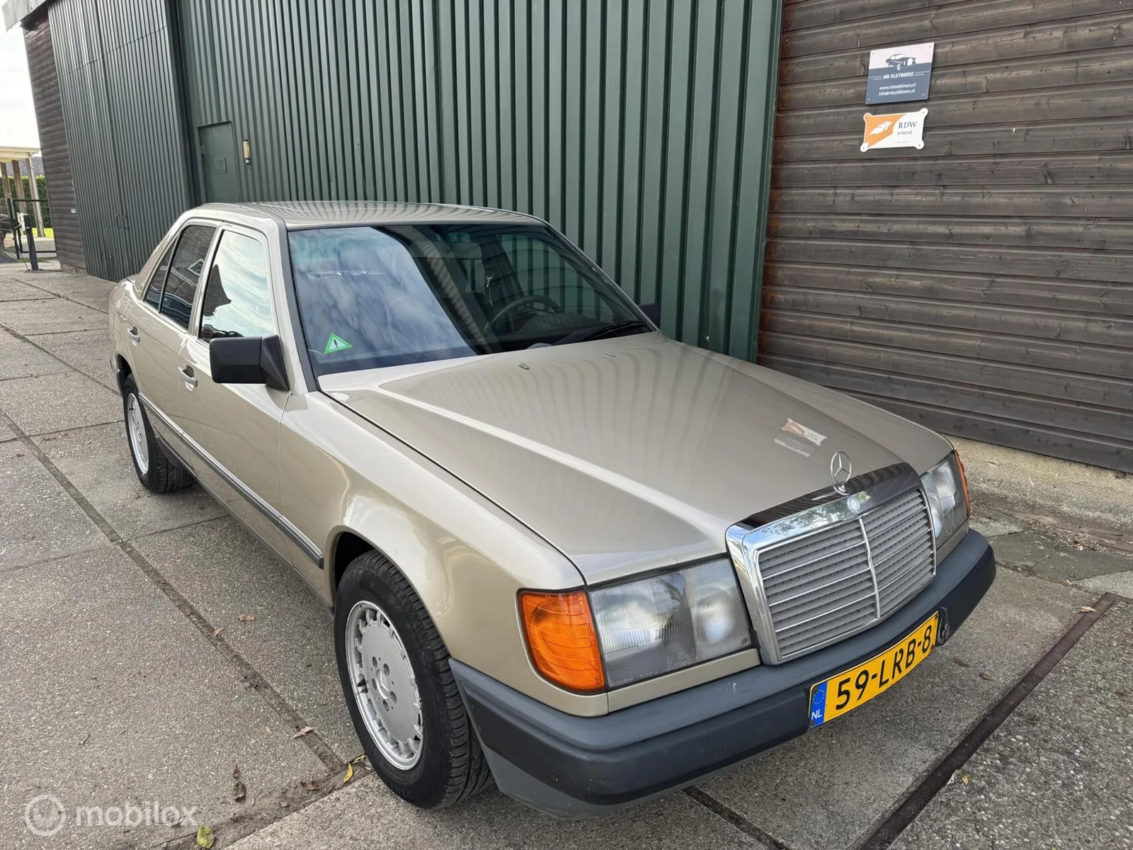 Mercedes-Benz 300-Serie (1985) — foto 1