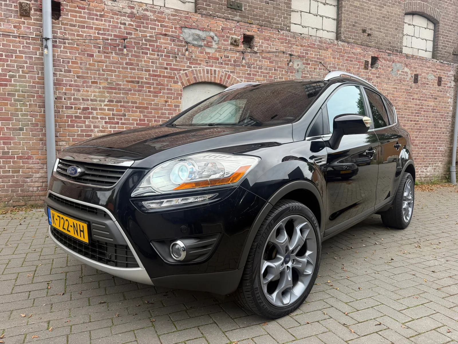 Ford Kuga (2010) — foto 1