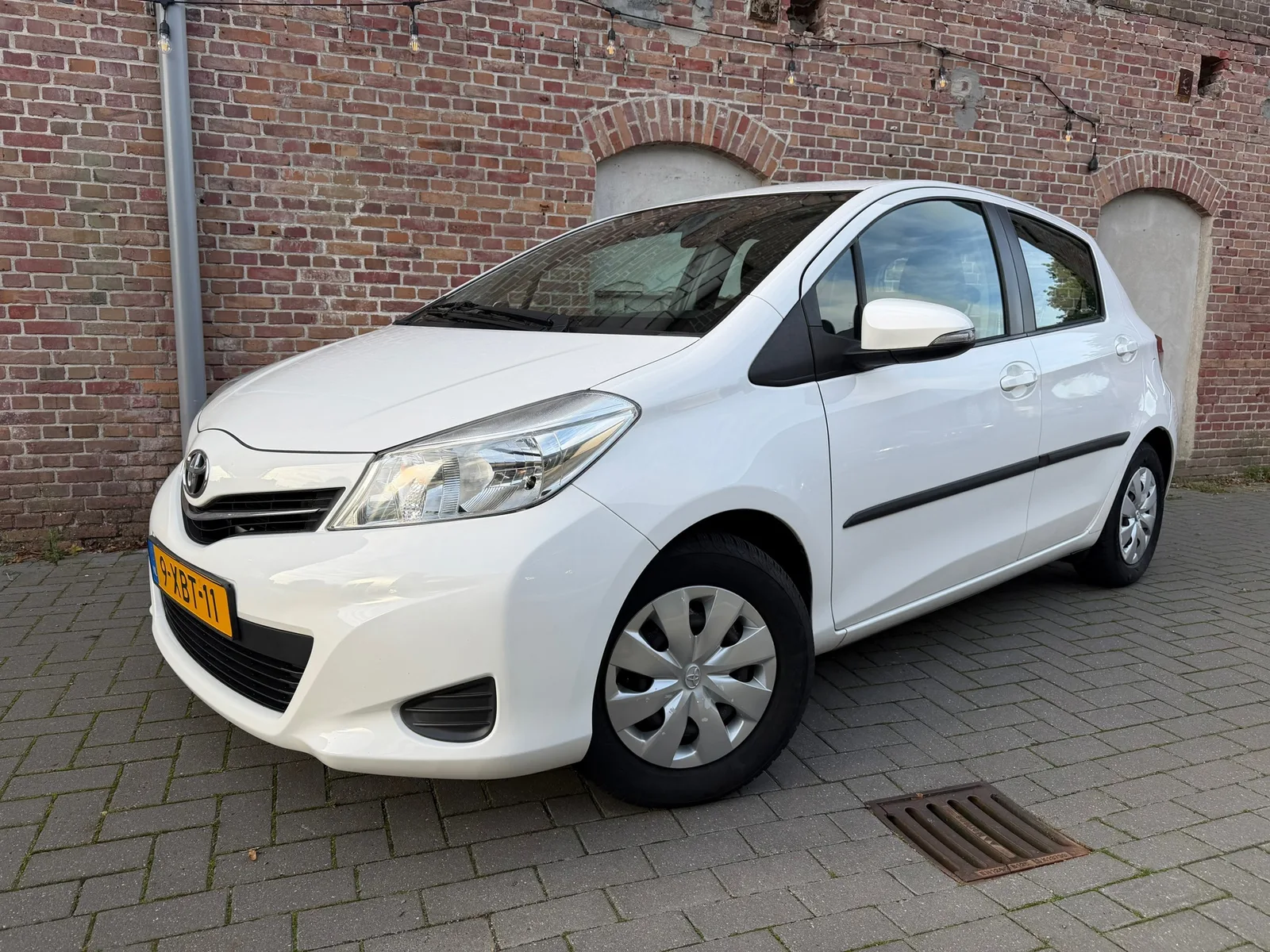 Toyota Yaris (2014) — foto 1