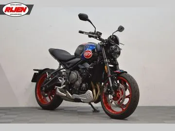 Triumph Trident 660 Triple Tribute (2025) — foto 1