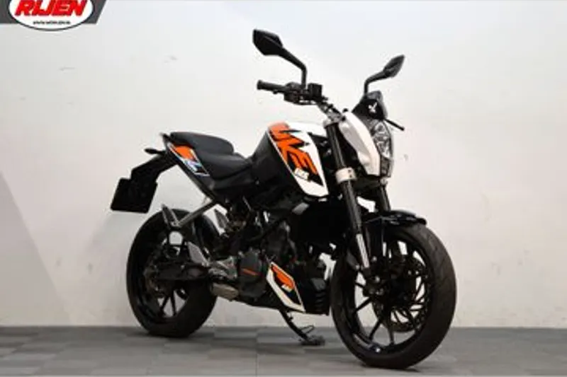 KTM 125 Duke (2015)
