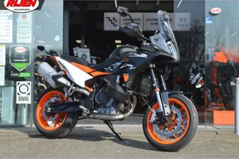 KTM 890 SMT (2024)