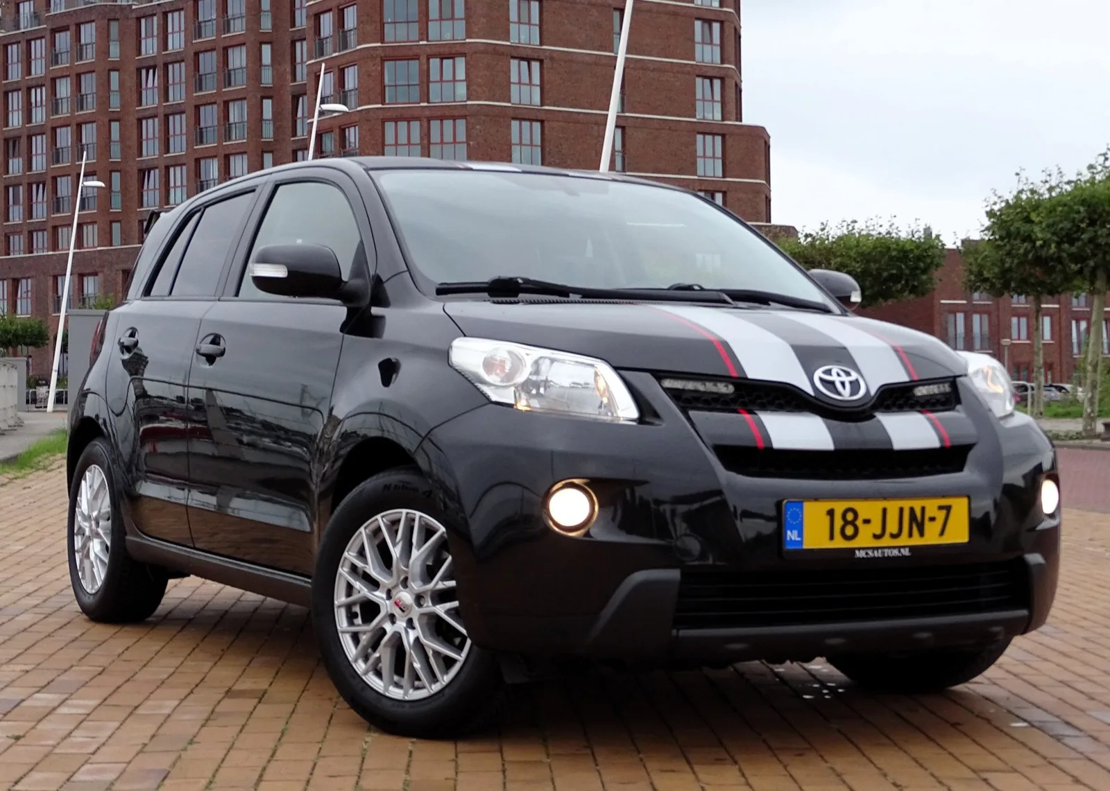 Toyota Urban Cruiser (2009) — foto 1