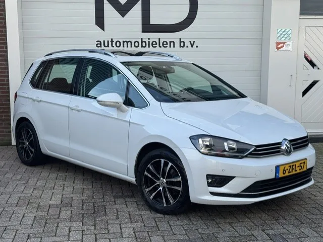 Volkswagen Golf Sportsvan (2015) — foto 1