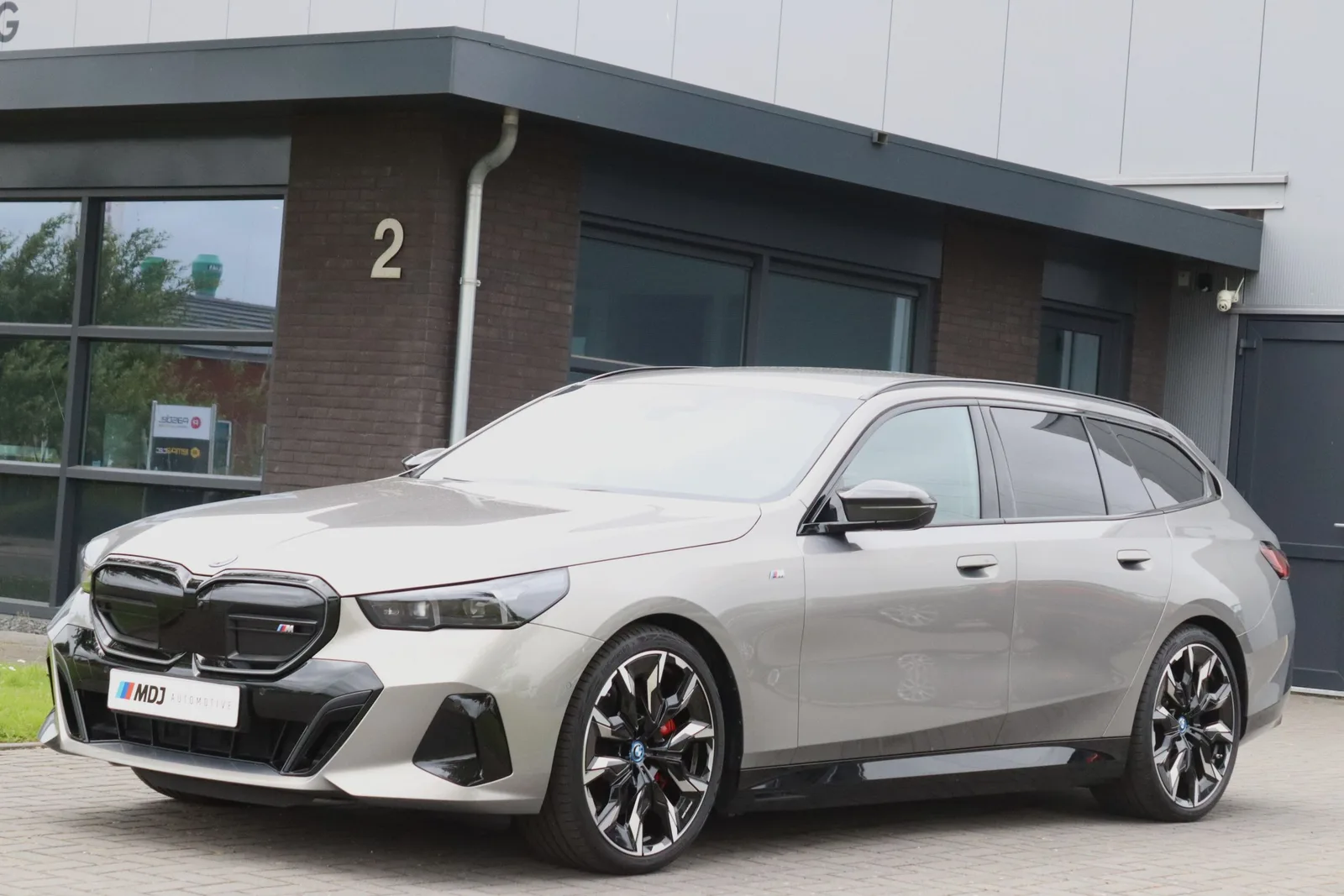 BMW i5 (2024) — foto 1
