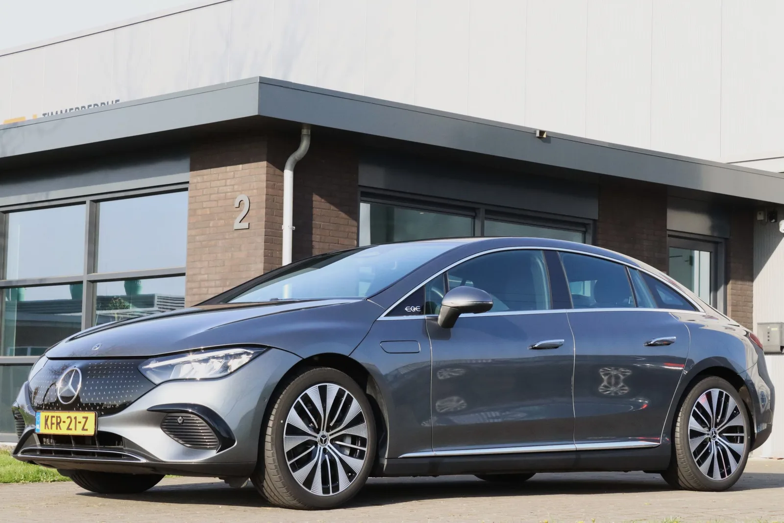 Mercedes-Benz EQE (2024) — foto 1