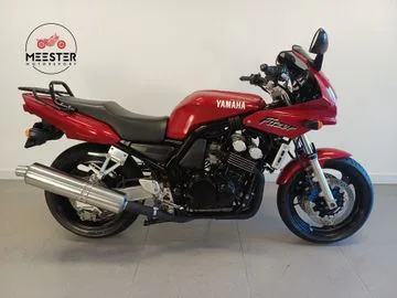 Yamaha FZS 600 Fazer (1999) — foto 1
