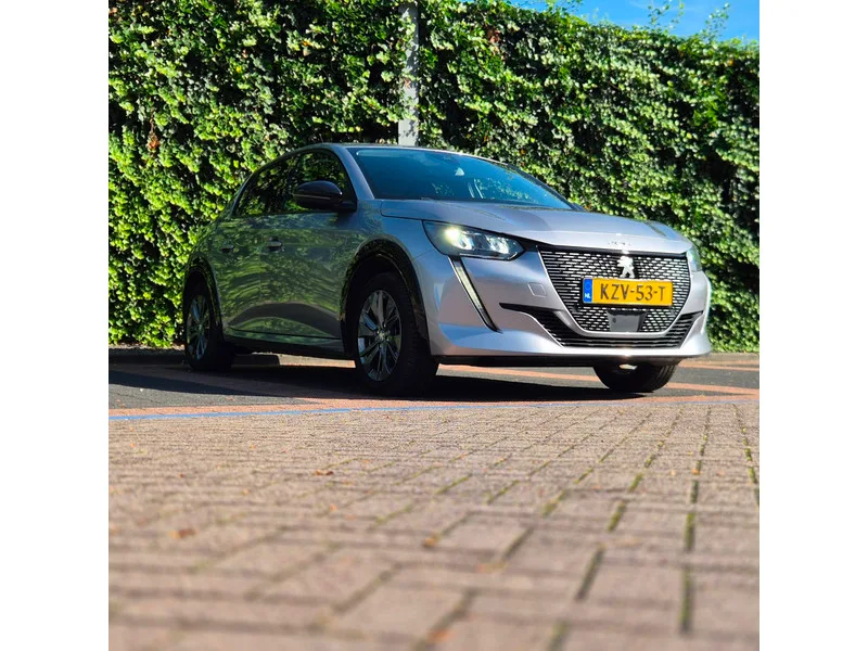 Peugeot e-208 (2023) — foto 1